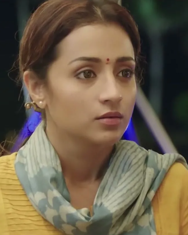 Trisha Krishnan — Low ponytail, a single small bindi, one small stud