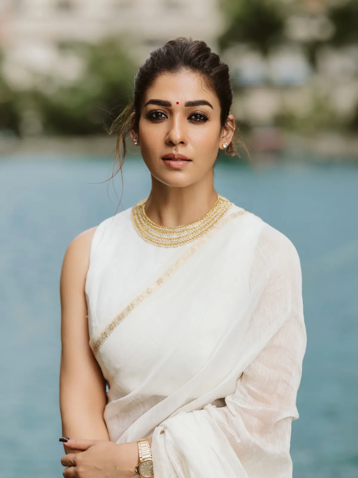 The white silk-linen saree with the small gold border — Nayanthara
