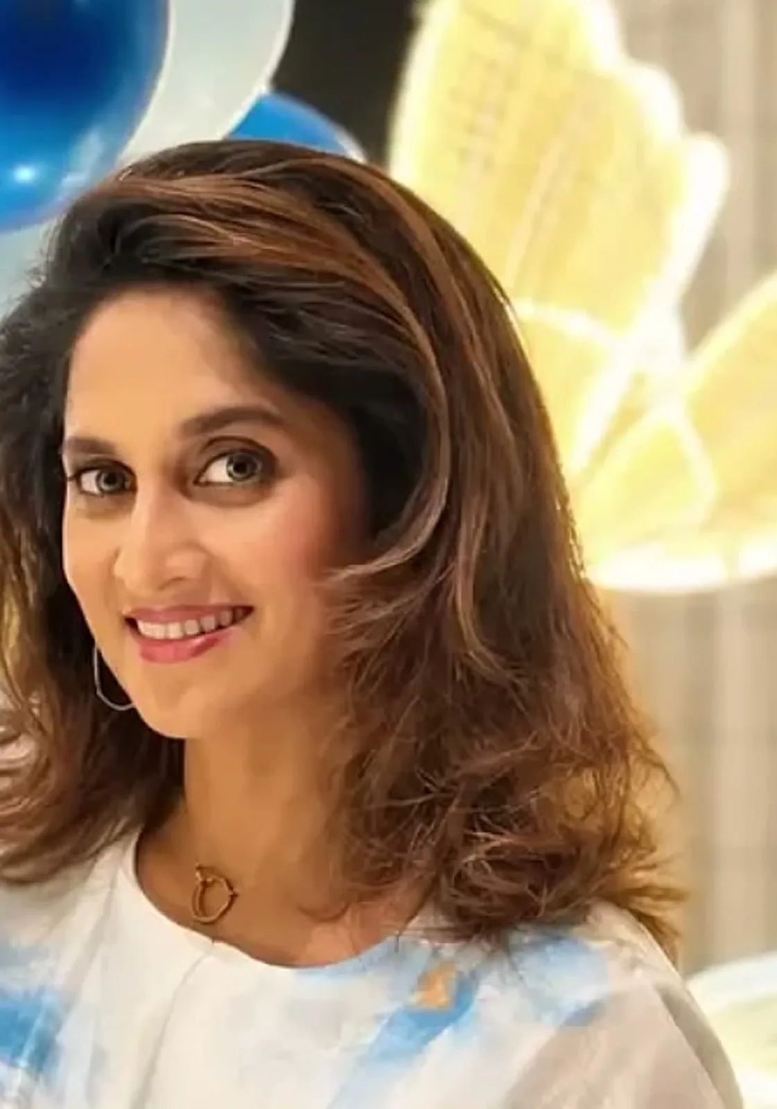Shalini Ajith — Closer: the plain round neck with no collar and no placket, and the fine gold chain she wears with it