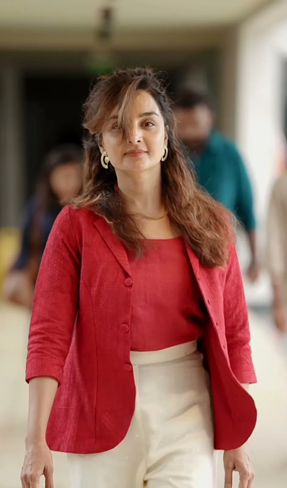 Manju Warrier — Straight to camera, the full length of the trousers over the floor