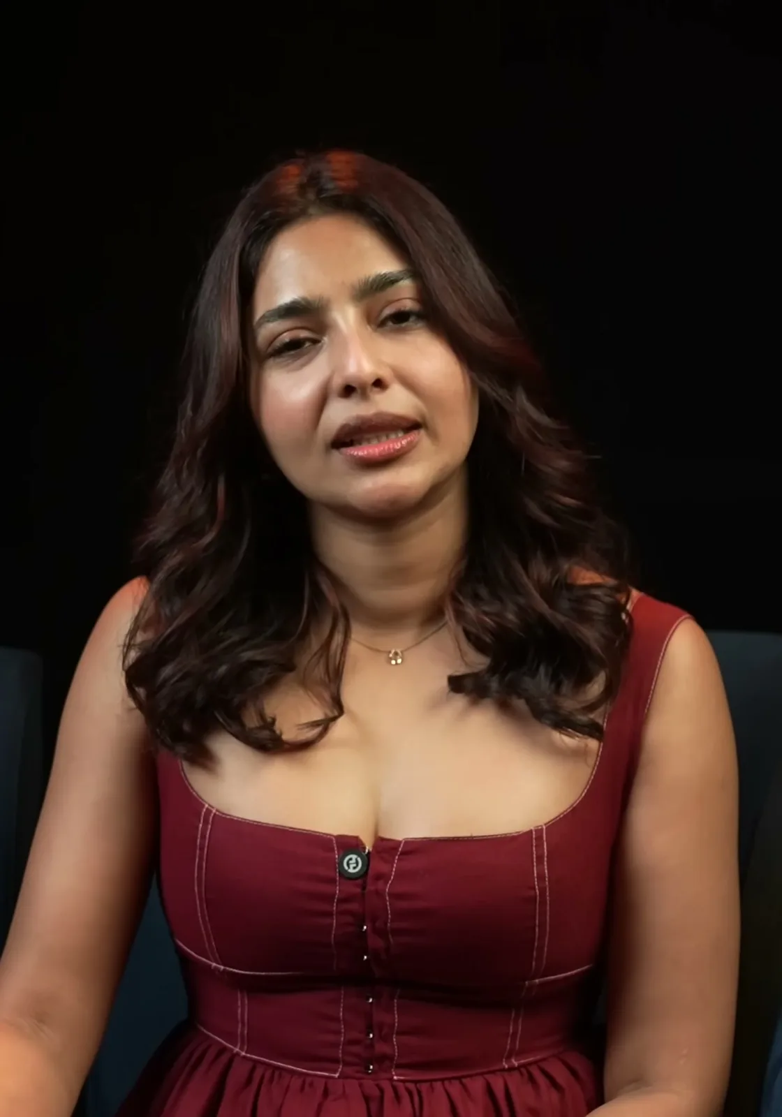 Aishwarya Lekshmi — Turned slightly: the strap width and where the shoulder seam sits