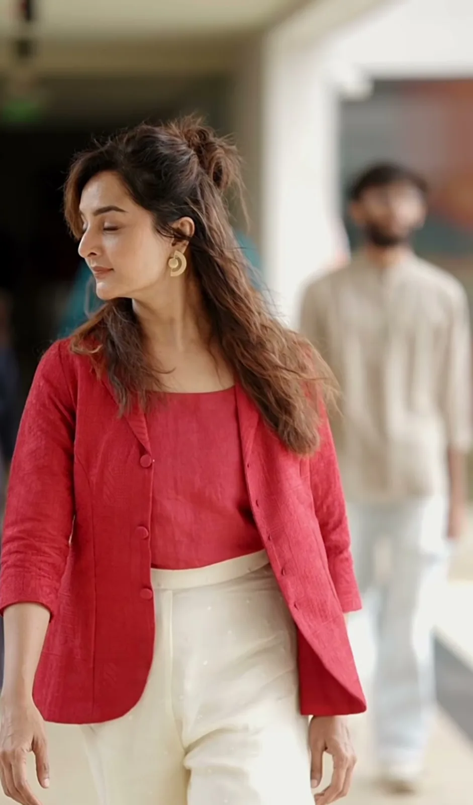 Manju Warrier — Turned away: the three-quarter sleeve and the curve of the front hem