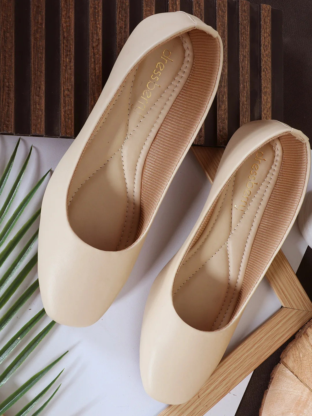 DressBerry Cream round-toe ballet flats