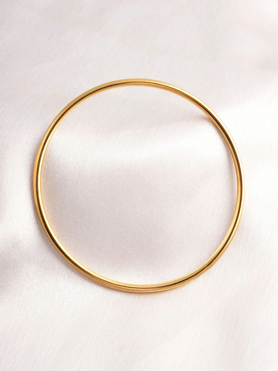 Slim plain gold bangle