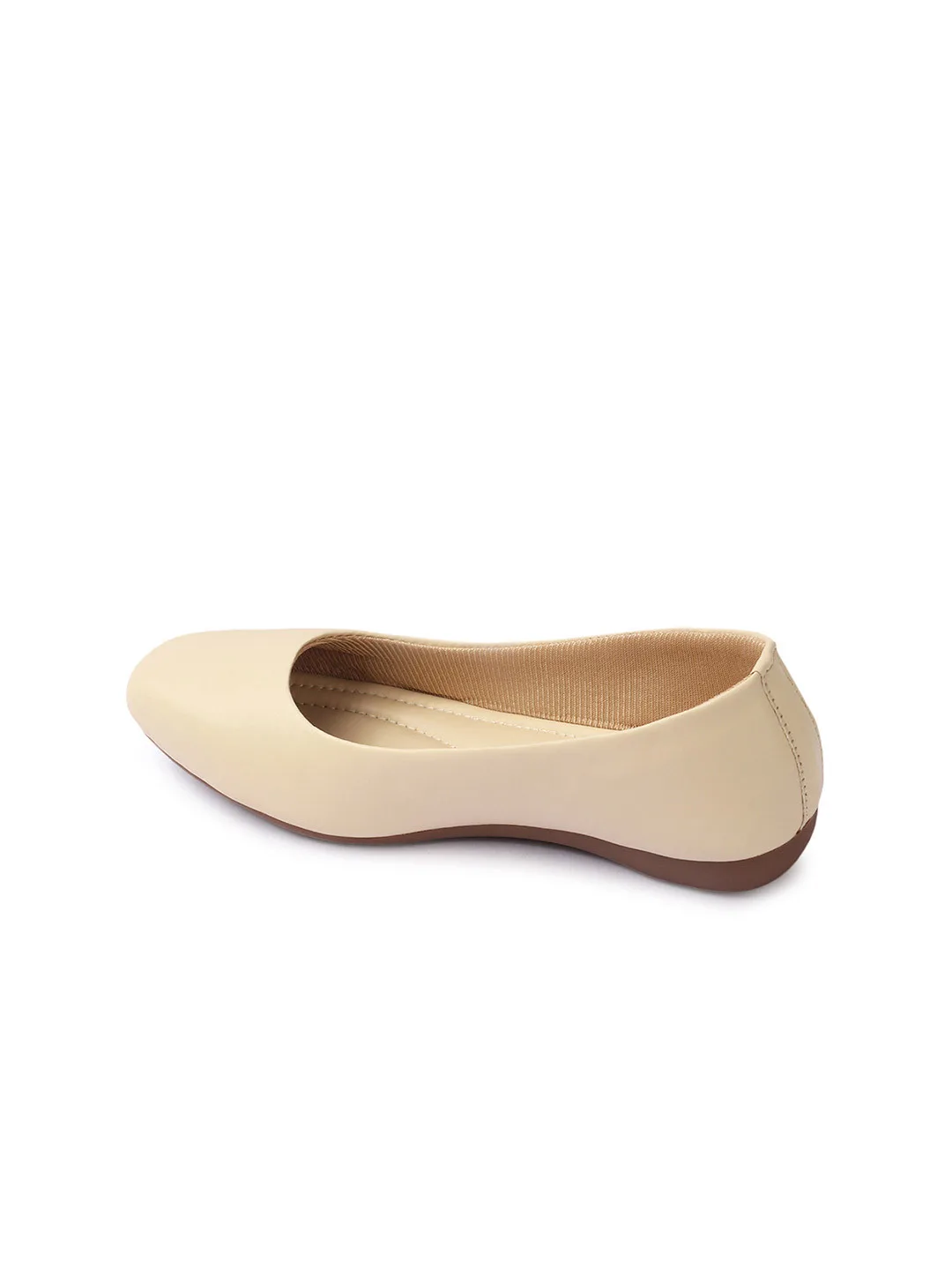 DressBerry Cream round-toe ballet flats