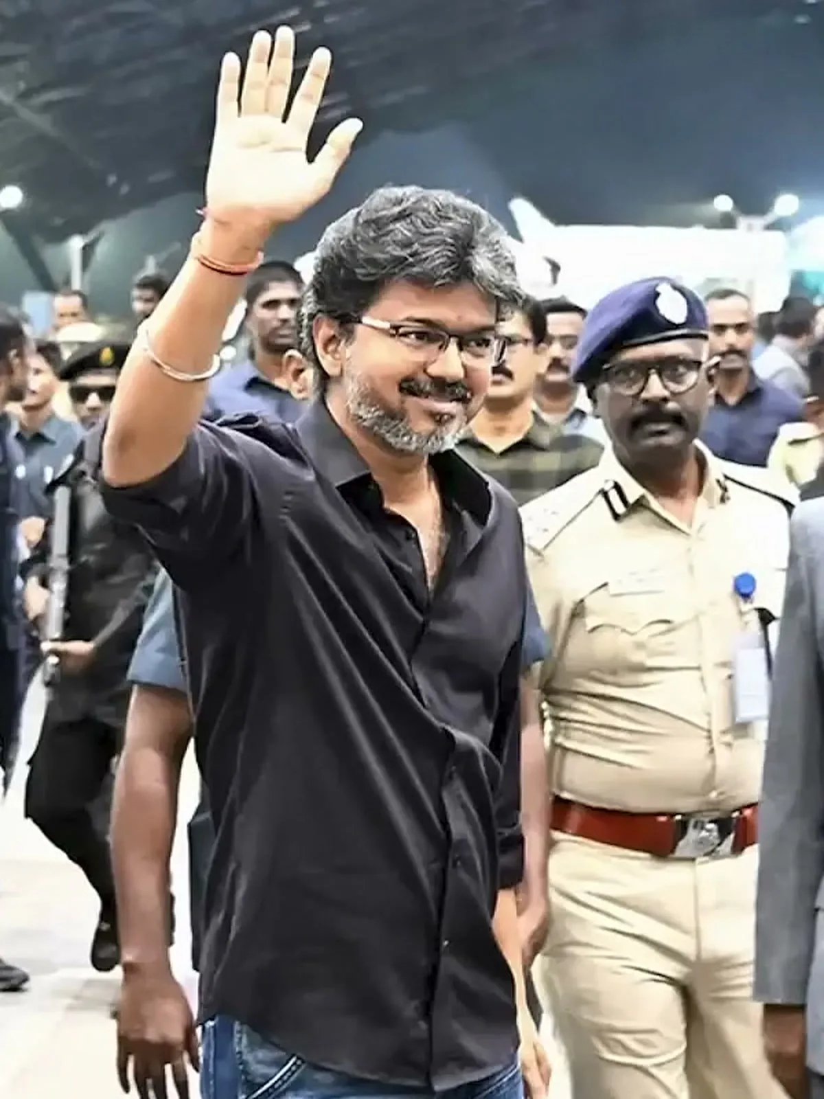The black shirt, blue jeans and On Cloudtilt sneakers — Vijay