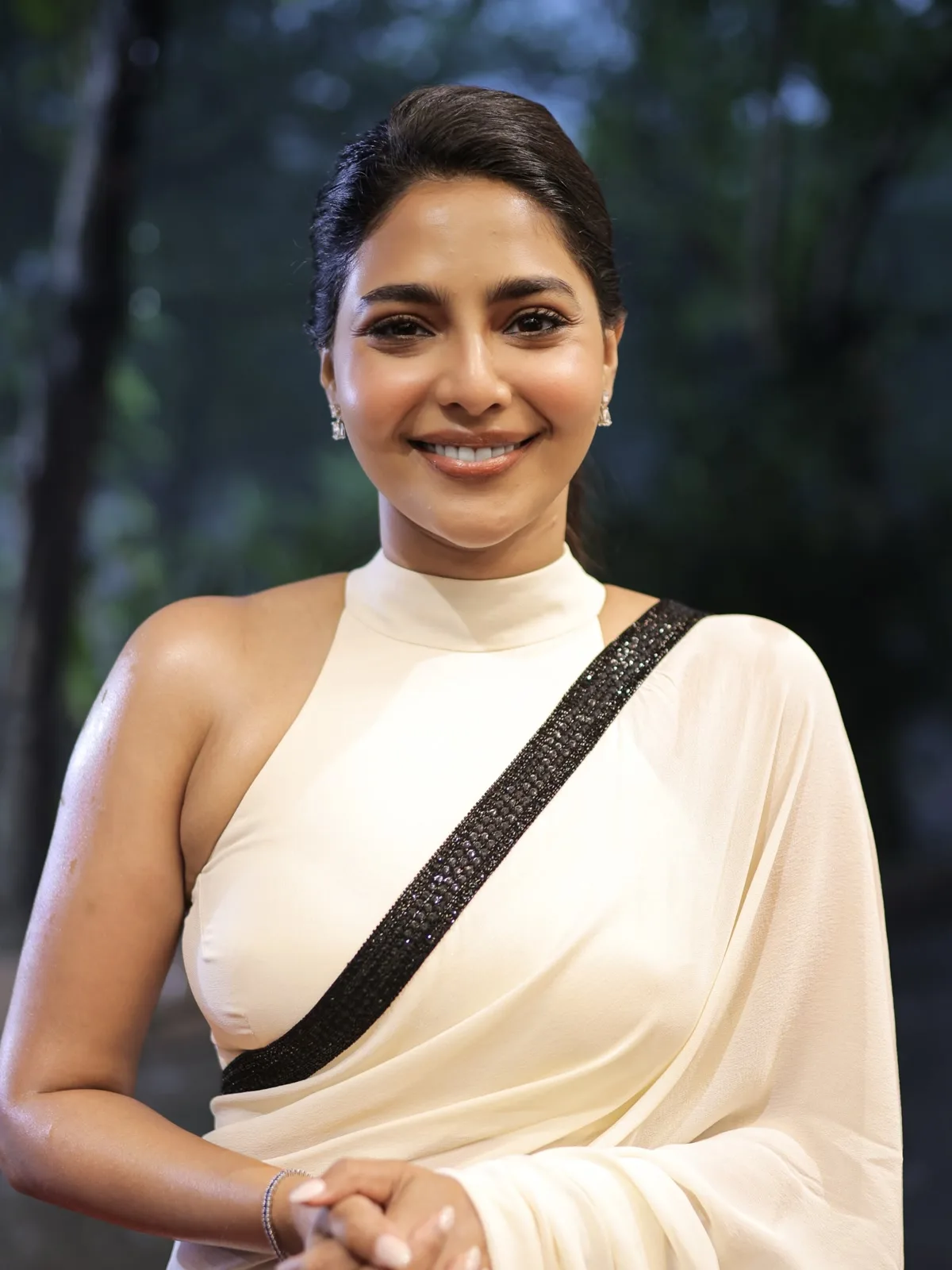 The ivory saree with the black beaded border — Aishwarya Lekshmi