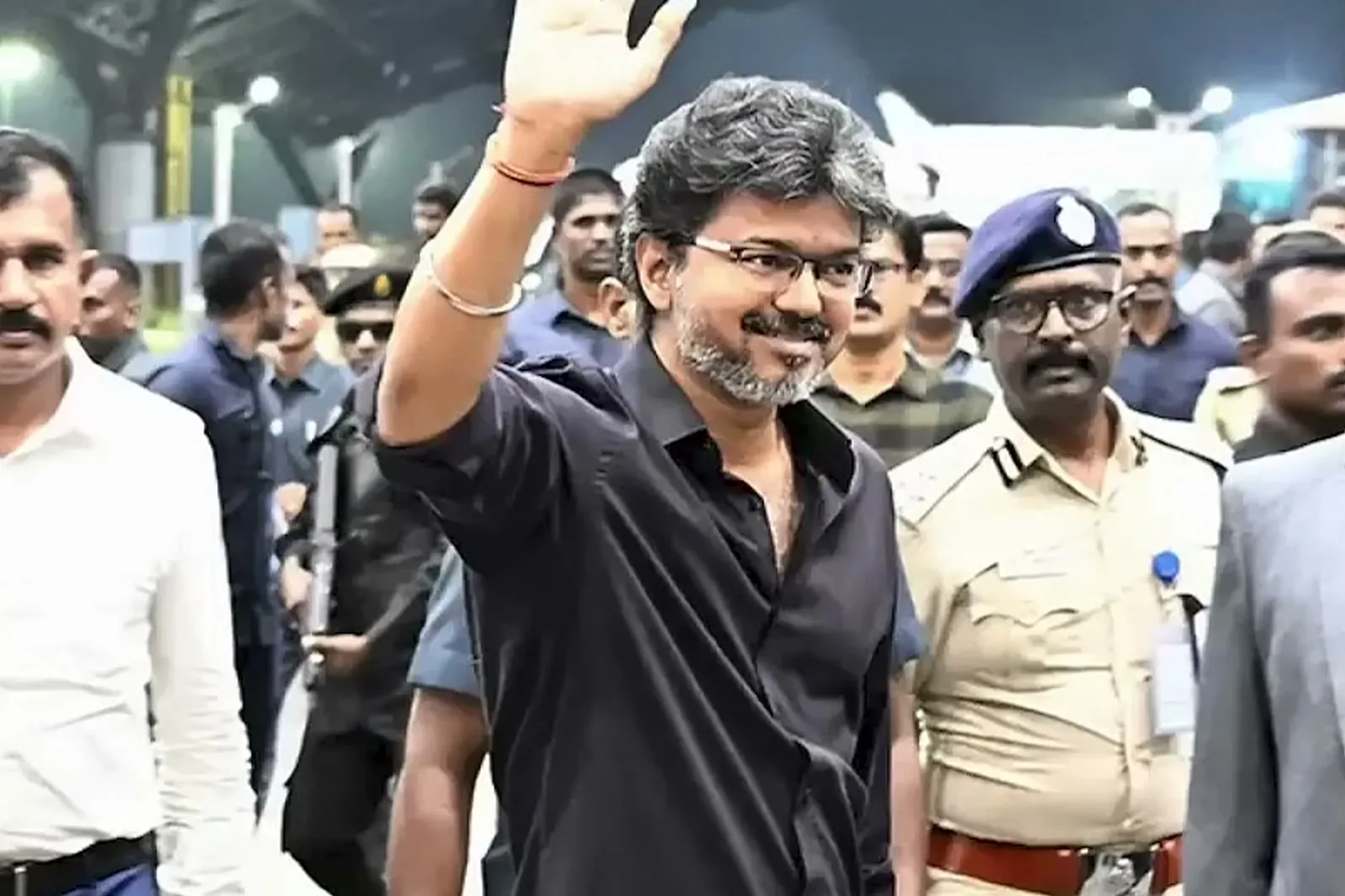 Vijay — Mid-wave — how loosely the shirt sits through the shoulder