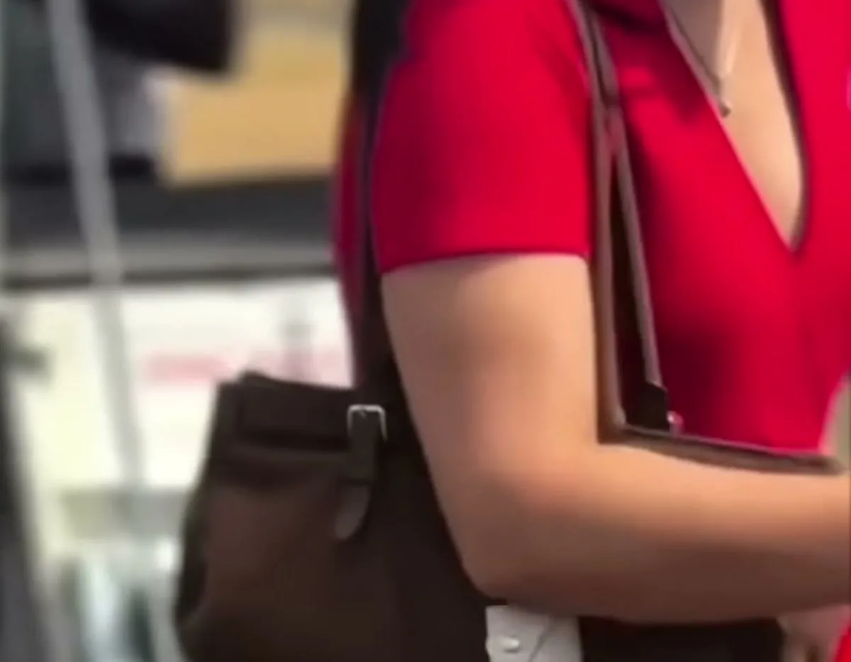 Kayadu Lohar — The bag at the only distance it resolves: tan, structured, flat strap, buckled flap