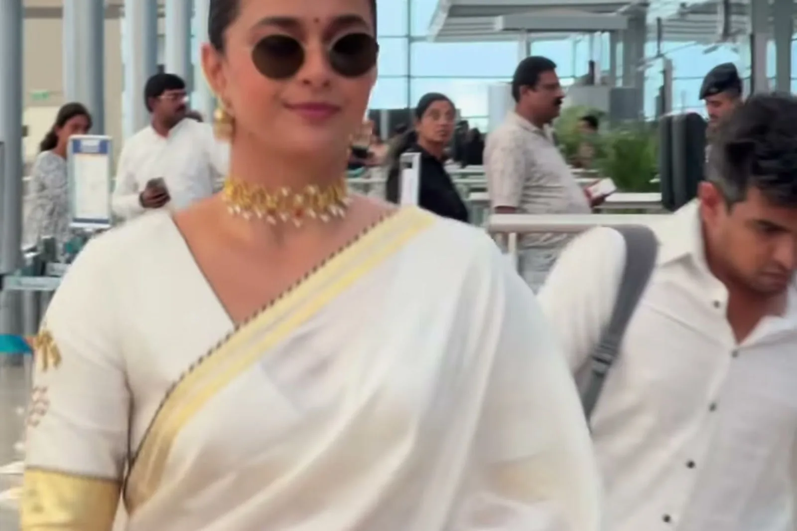 Keerthy Suresh — The blouse from the front — V-neck, elbow sleeve, gold band at the cuff