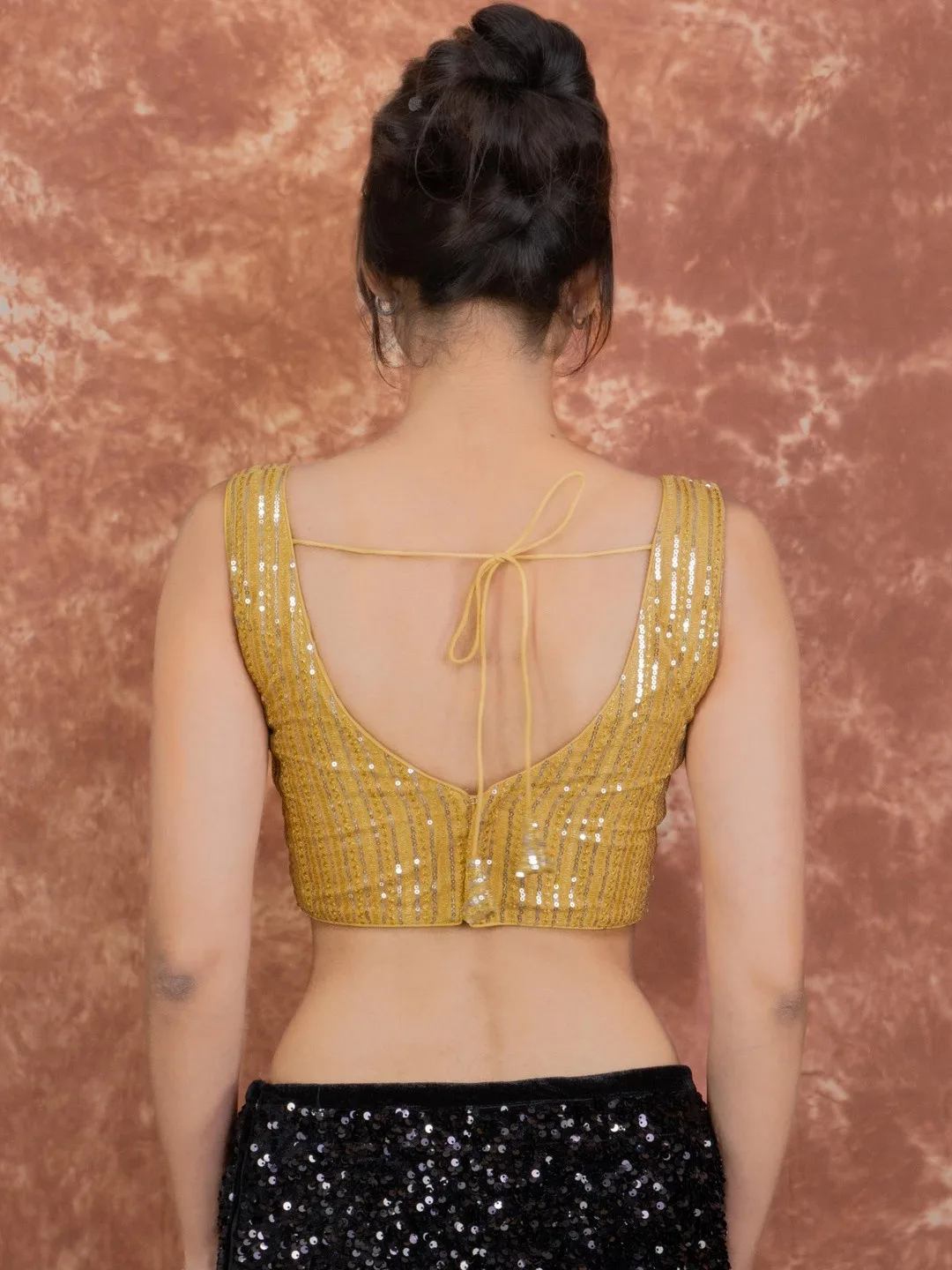 FIGURES DESIGNER Gold sequin V-neck sleeveless blouse