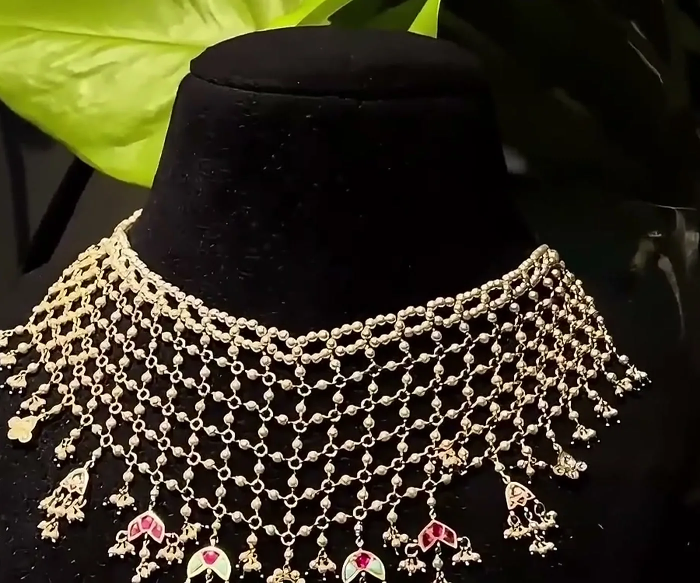 Geethanjali collar necklace