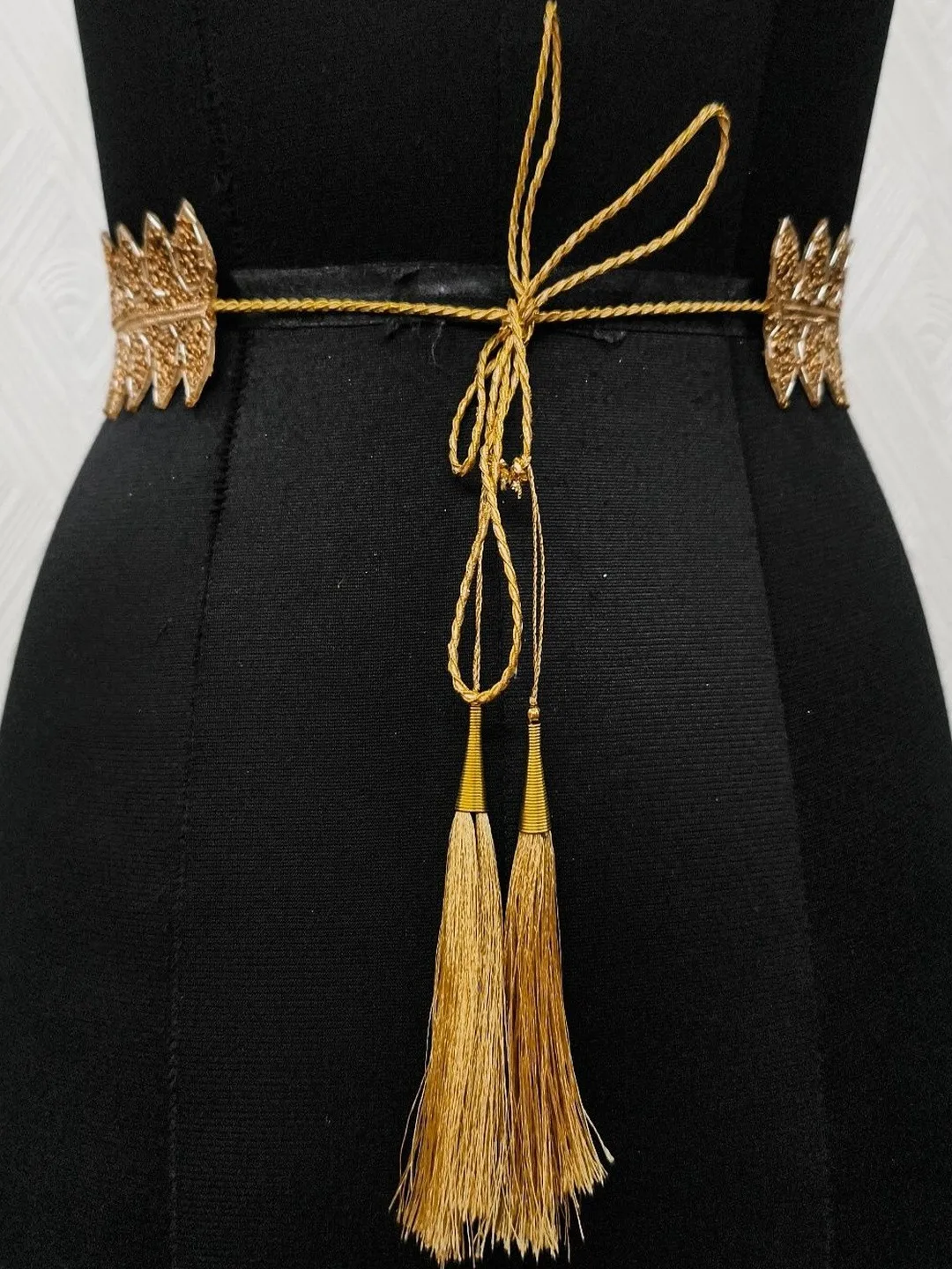 JAY KHODIYAR SAREES Broad gold embellished saree belt
