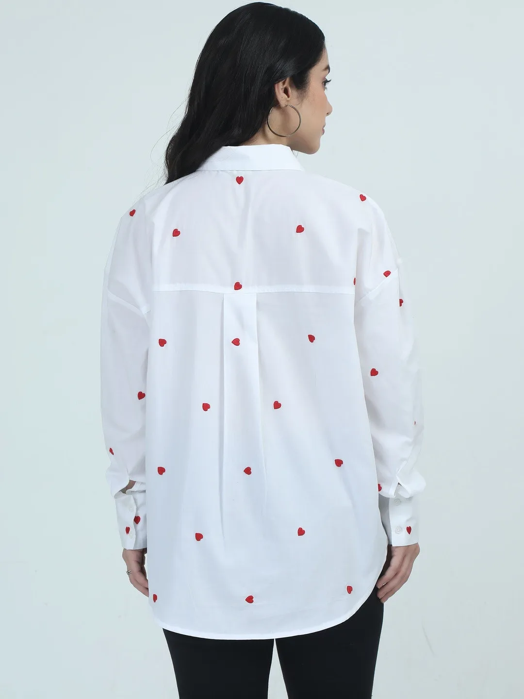 GLAM & CHIQUE Heart-embroidered oversized shirt