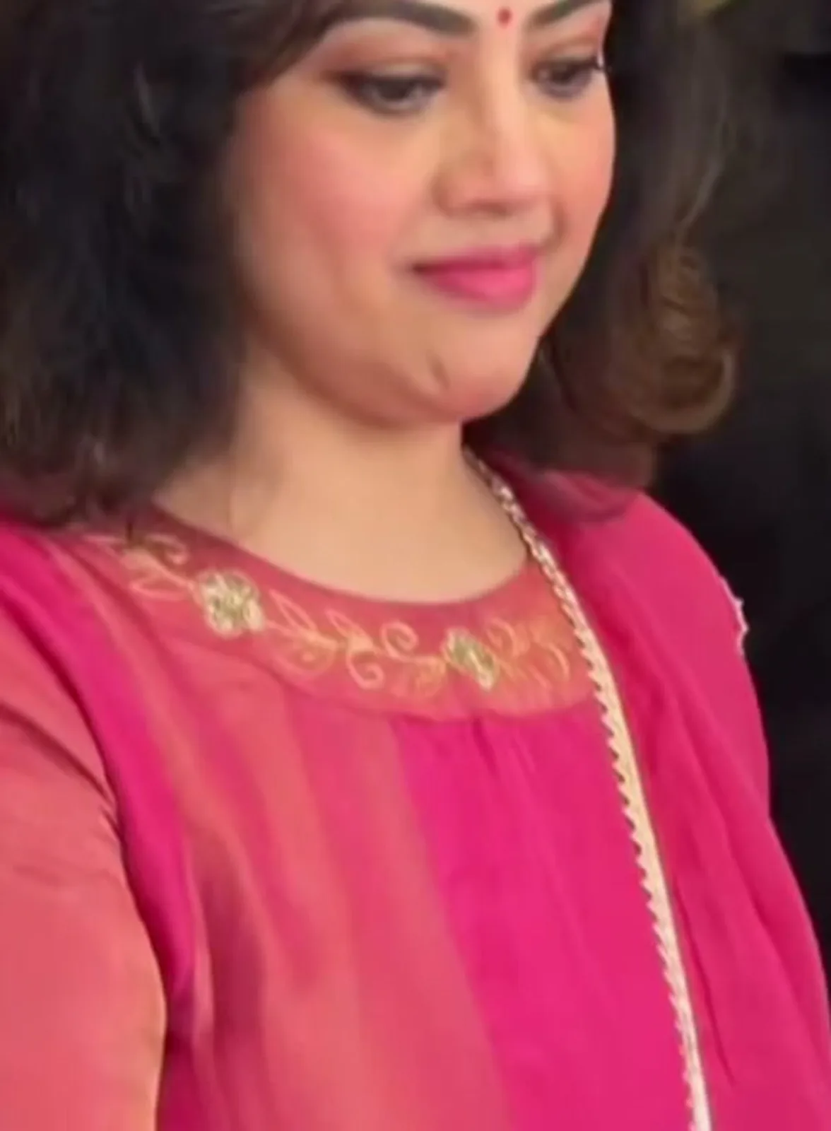 Meena — In daylight — the deeper fuchsia centre panel against the rosier tissue