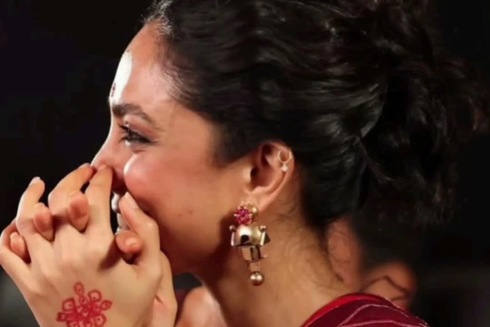 Sobhita Dhulipala — Laughing — the kolam hand art and the gold earring